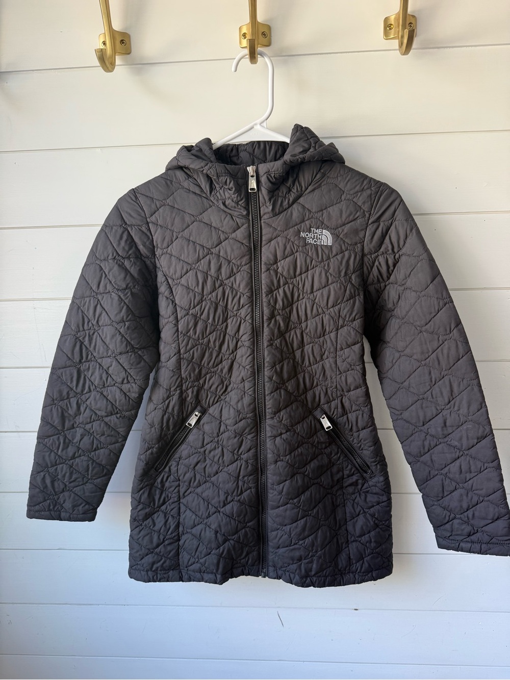 The North Face girl’s kids quilted midlength hooded jacket black size 10-12